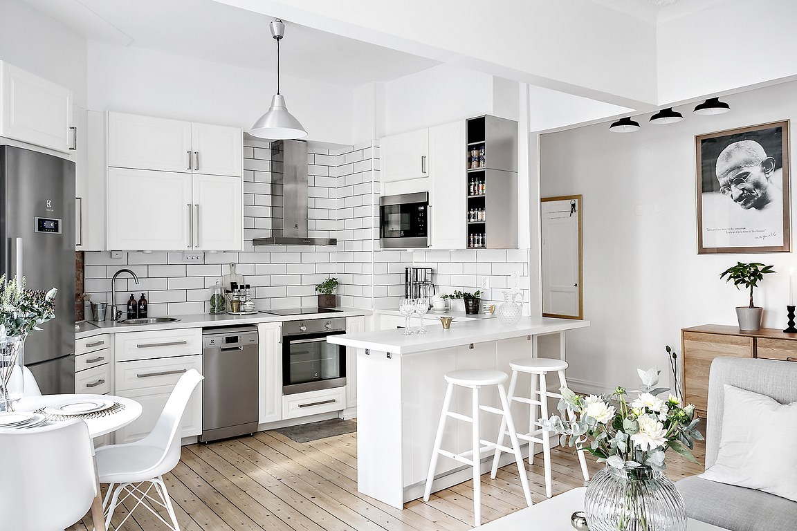 https://pintorescartago.com/wp-content/uploads/2020/02/White-small-kitchen-decorating-ideas.jpg